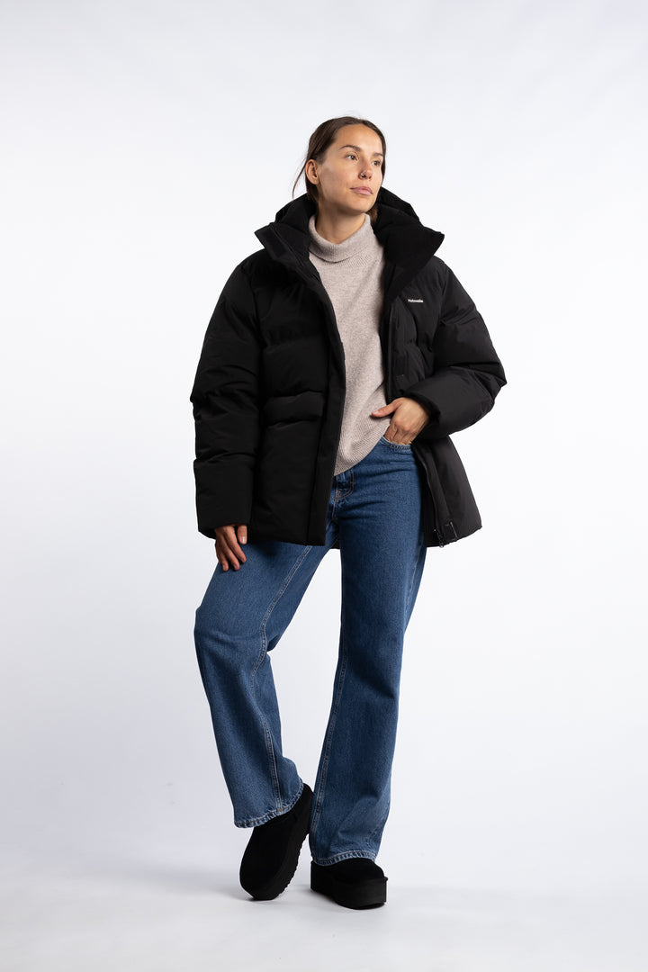 Besseggen Down Jacket- Black