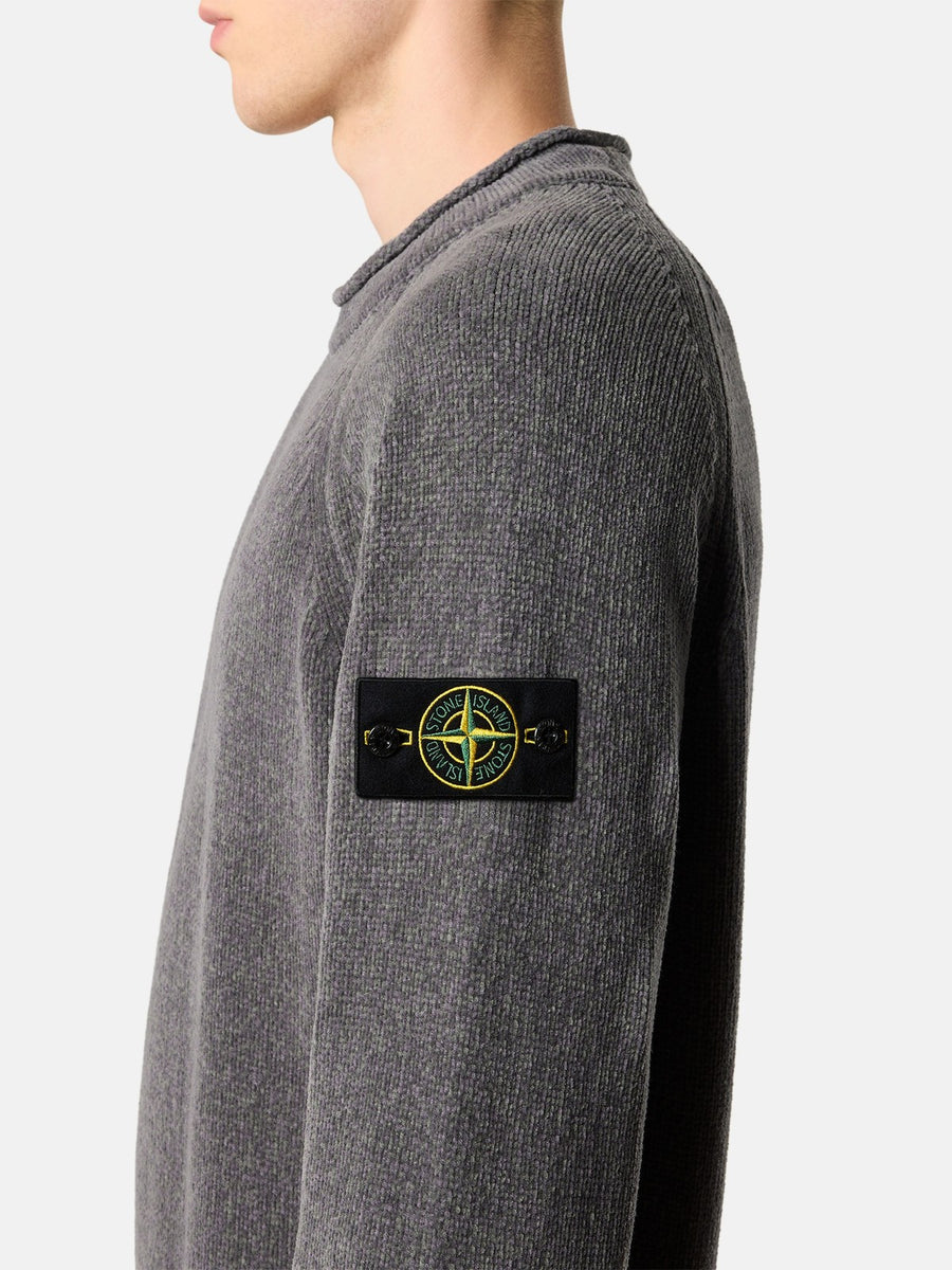 5100013 Chenille Jumper Grey - detalj erme og badge