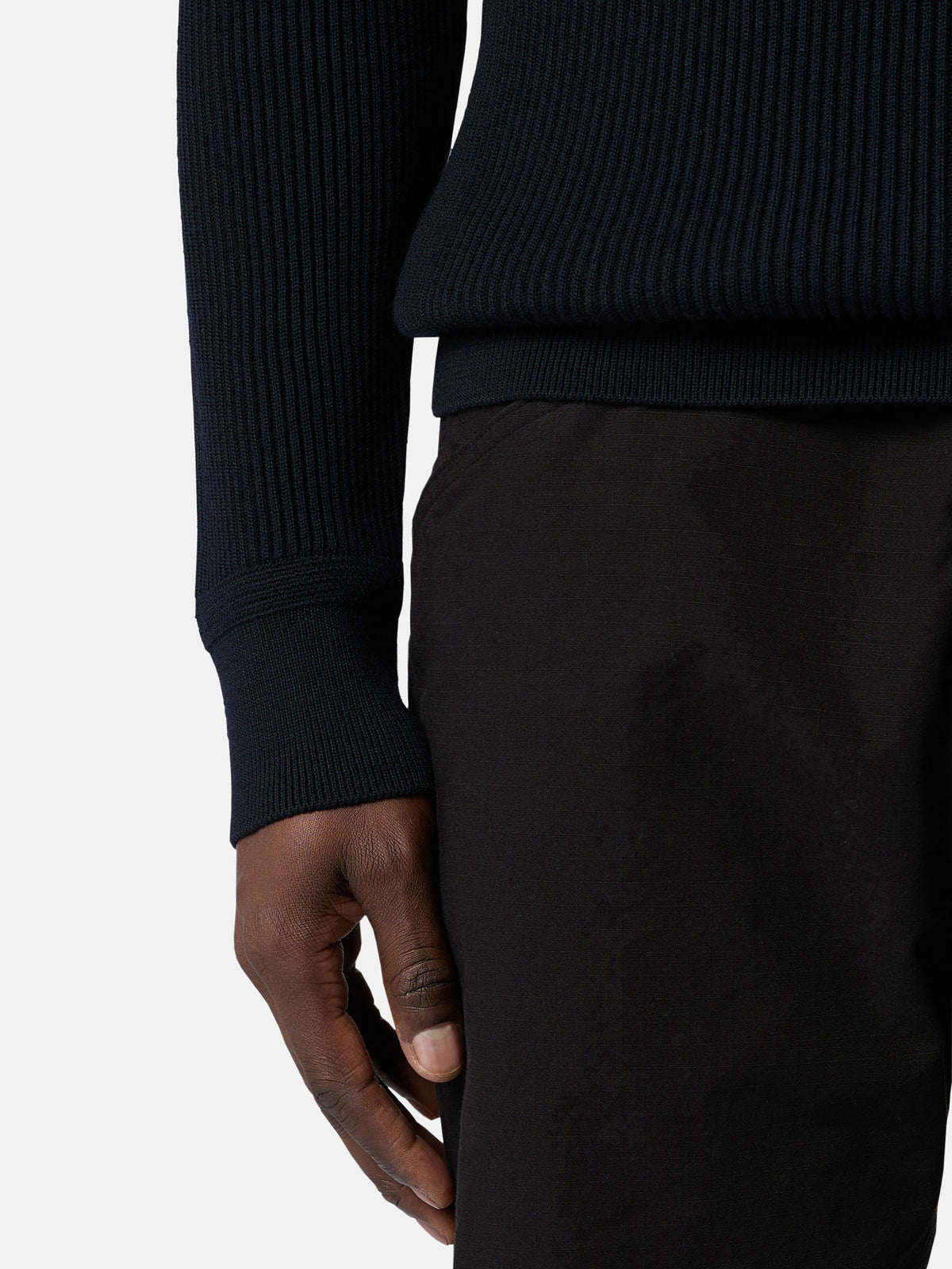 Navy Wool Roundneck Sweater - modellbilde