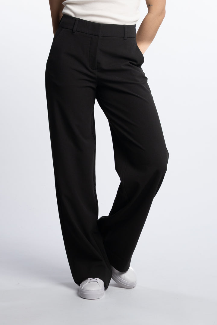 DenaFV Regular - Black