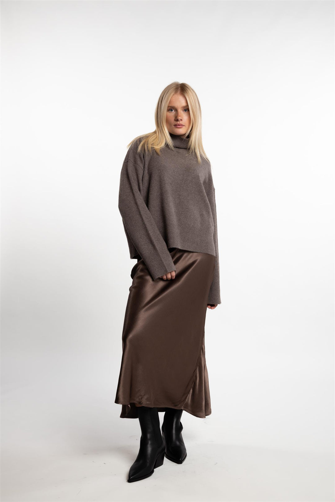 Hyro Skirt- Dark Taupe