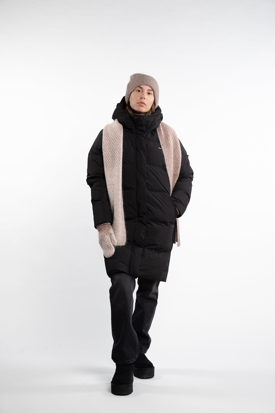 Loen Down Jacket - Black