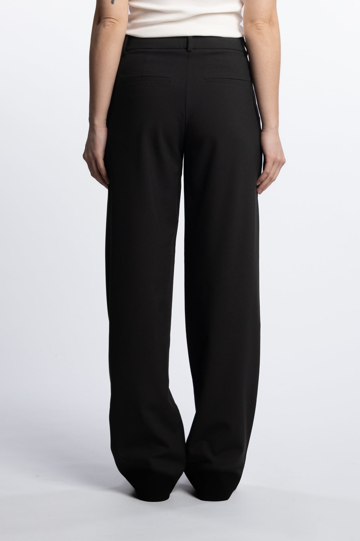 DenaFV Regular - Black
