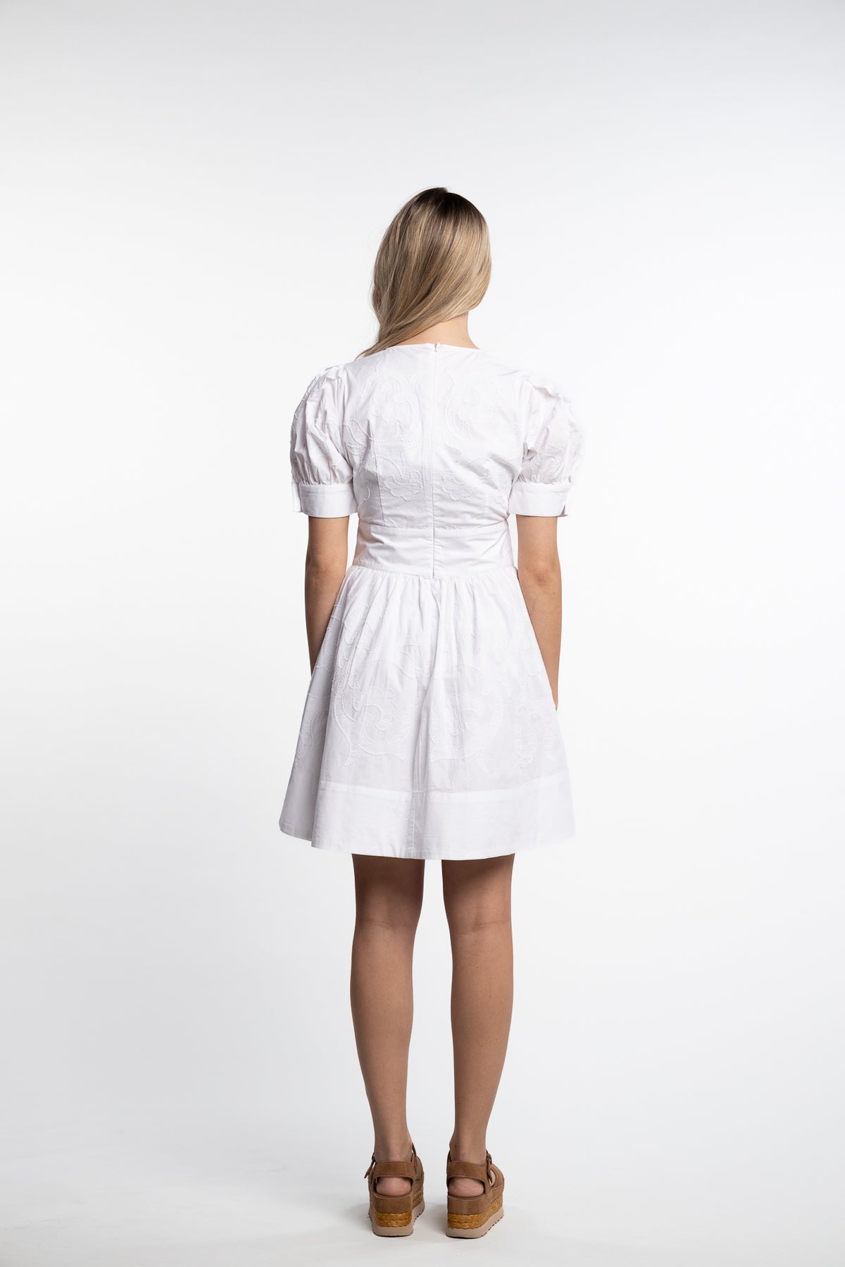Zenda Embroidery Dress- White