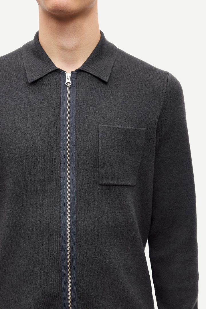 Guna x Zip Black Oyster