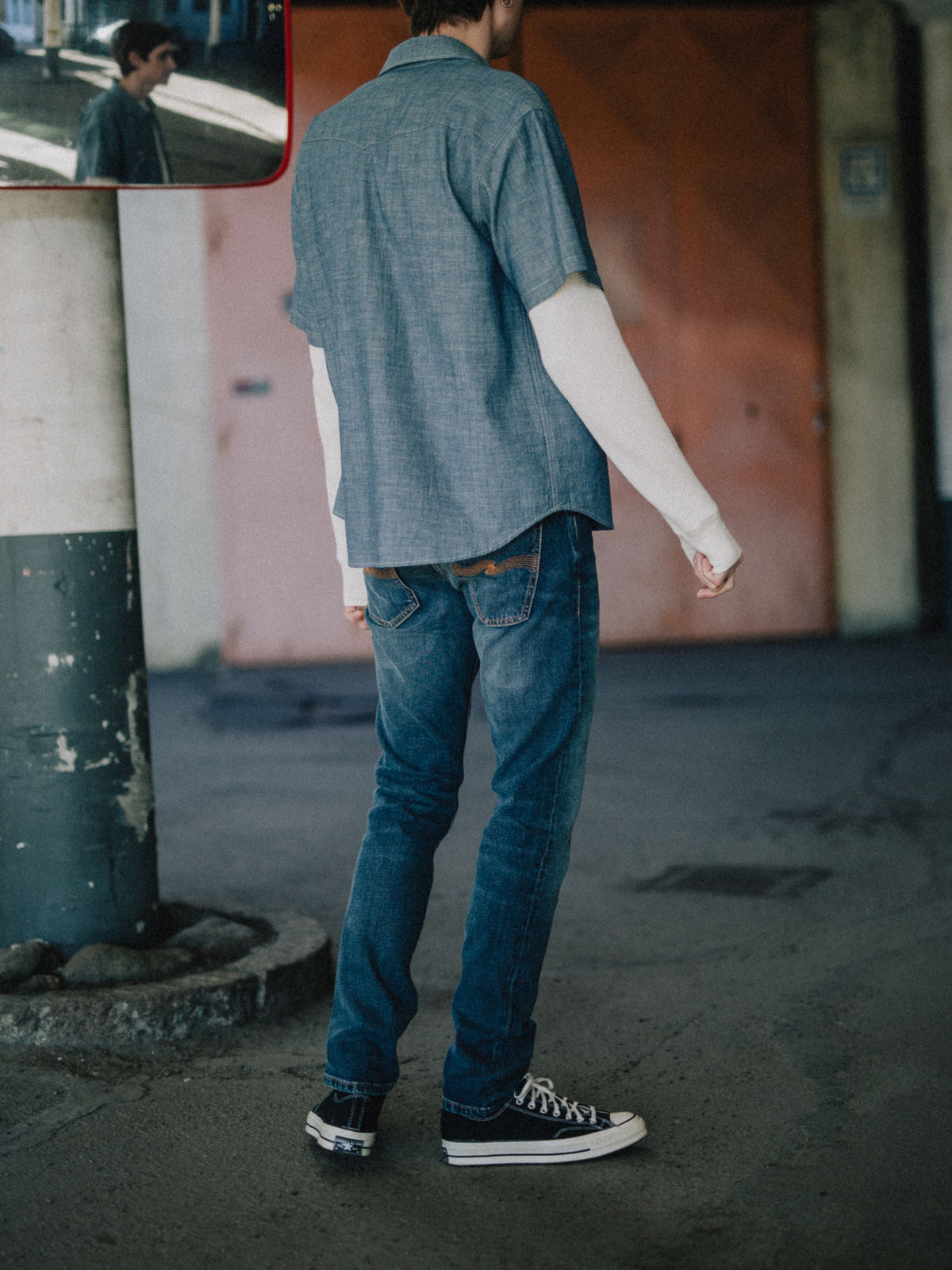 Grim Tim Slim Fit Jeans Indigo Myth - modellbilde bakfra