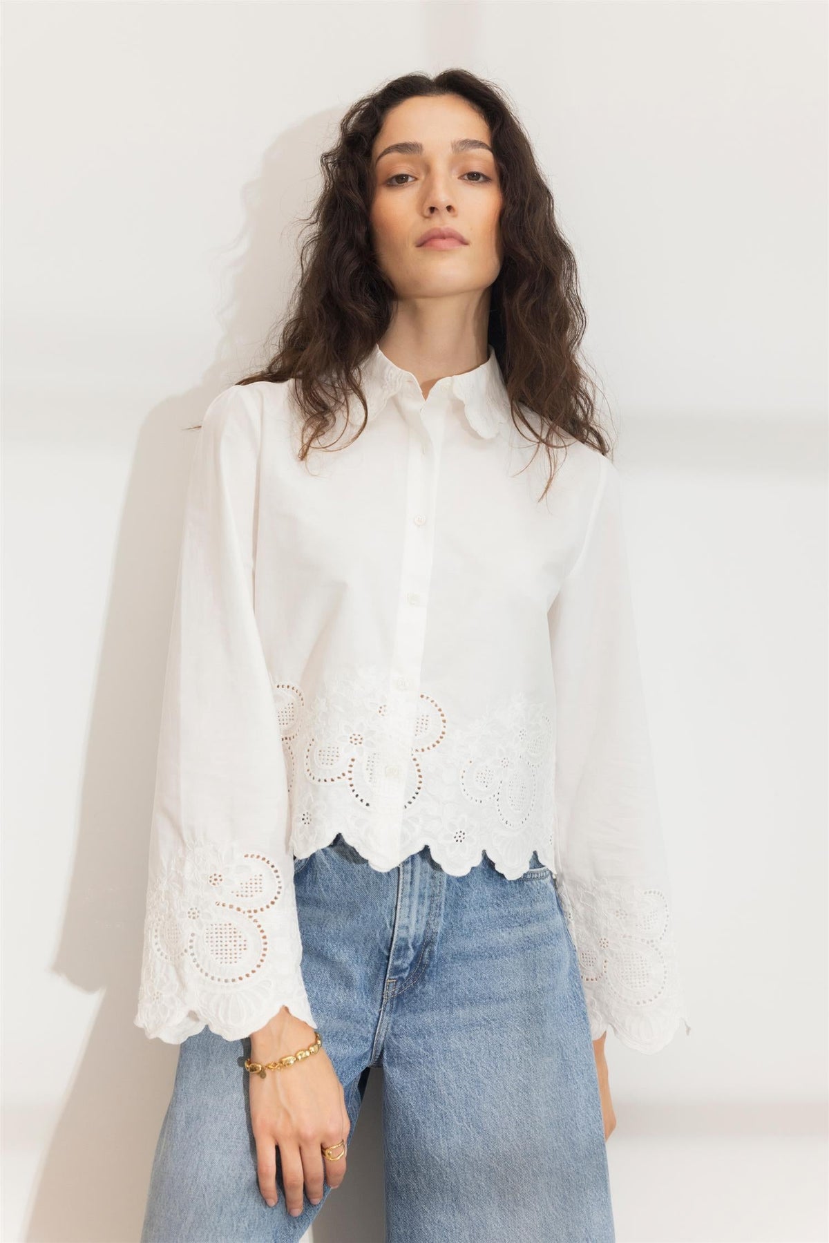 Blake Blouse - White modellbilde