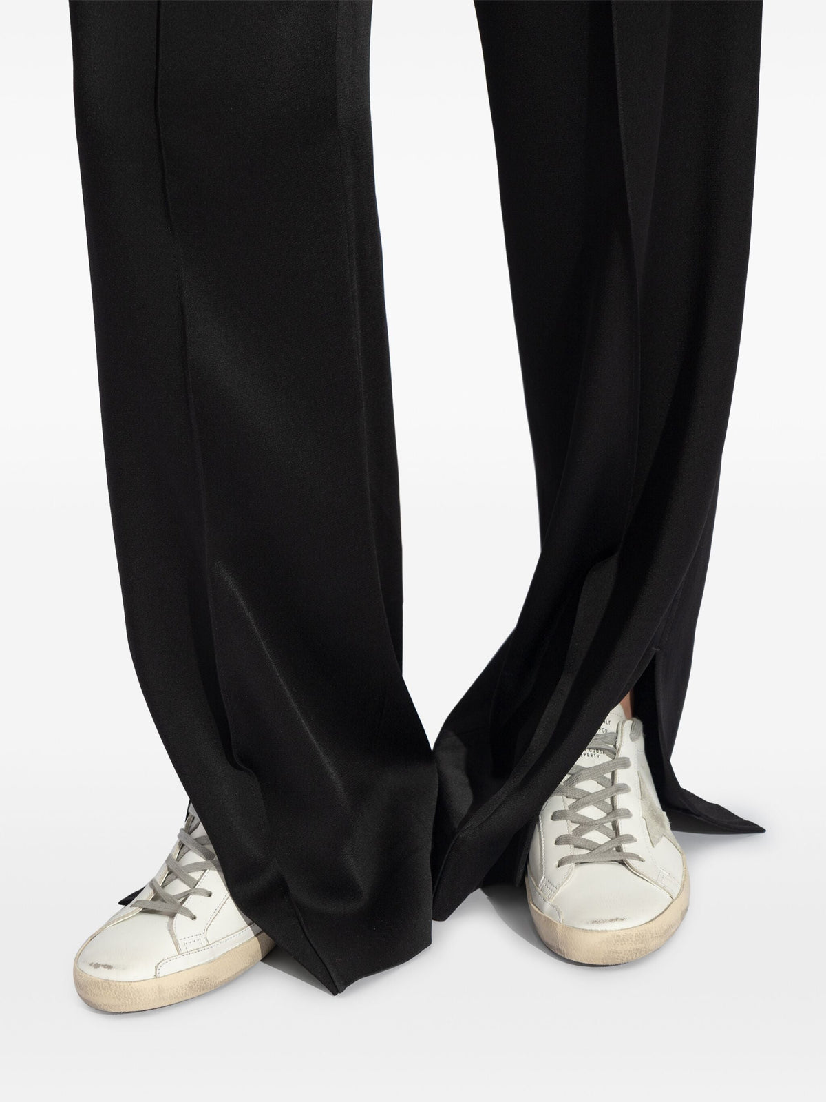 Super Star Leather Upper and Heel Suede star and Spur White/Ice/Dark Grey – på modell detalj