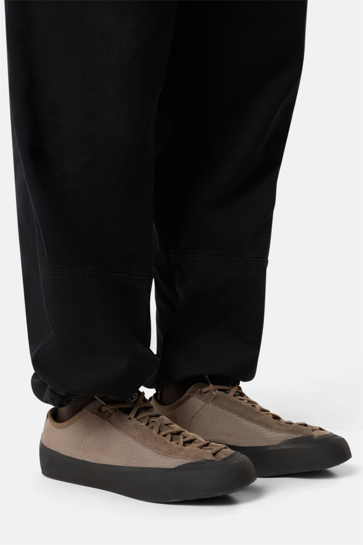 100010 Low-top Trainer With Compass Patch Brown