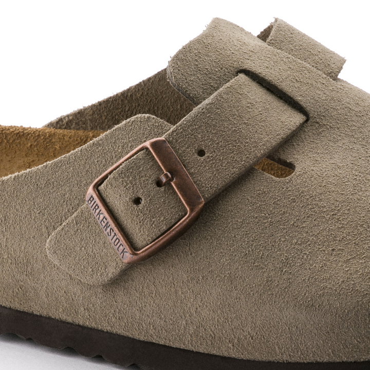 M Boston Soft Footbed Suede Taupe