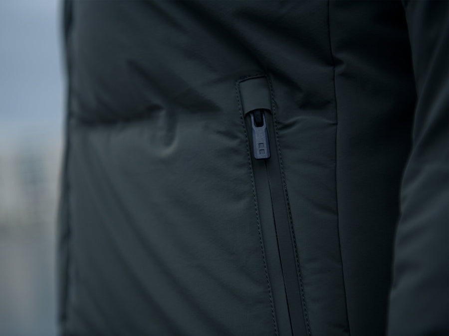 Bolt Jacket Night Olive - modellbilde
