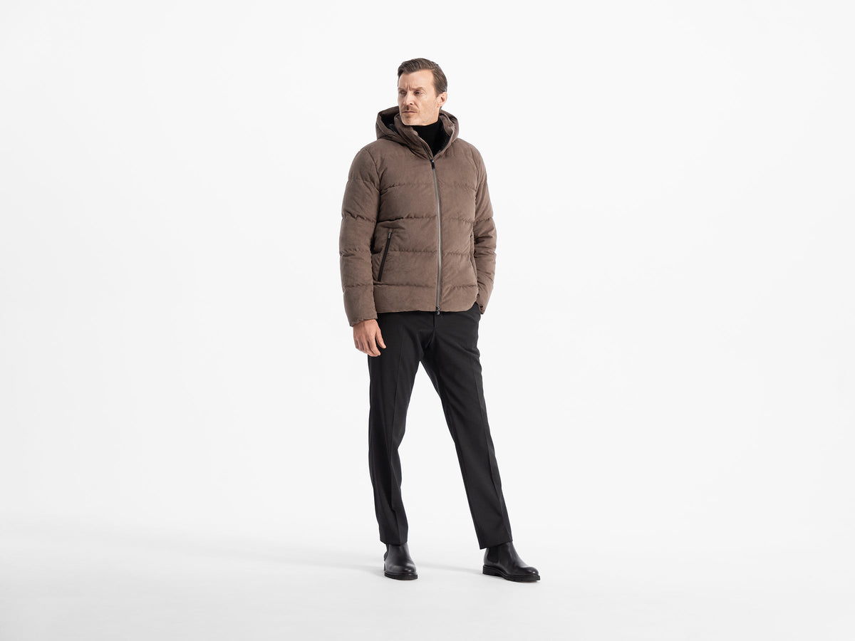 Concord Down Jacket Savile NeoSuede Sand - modellbilde