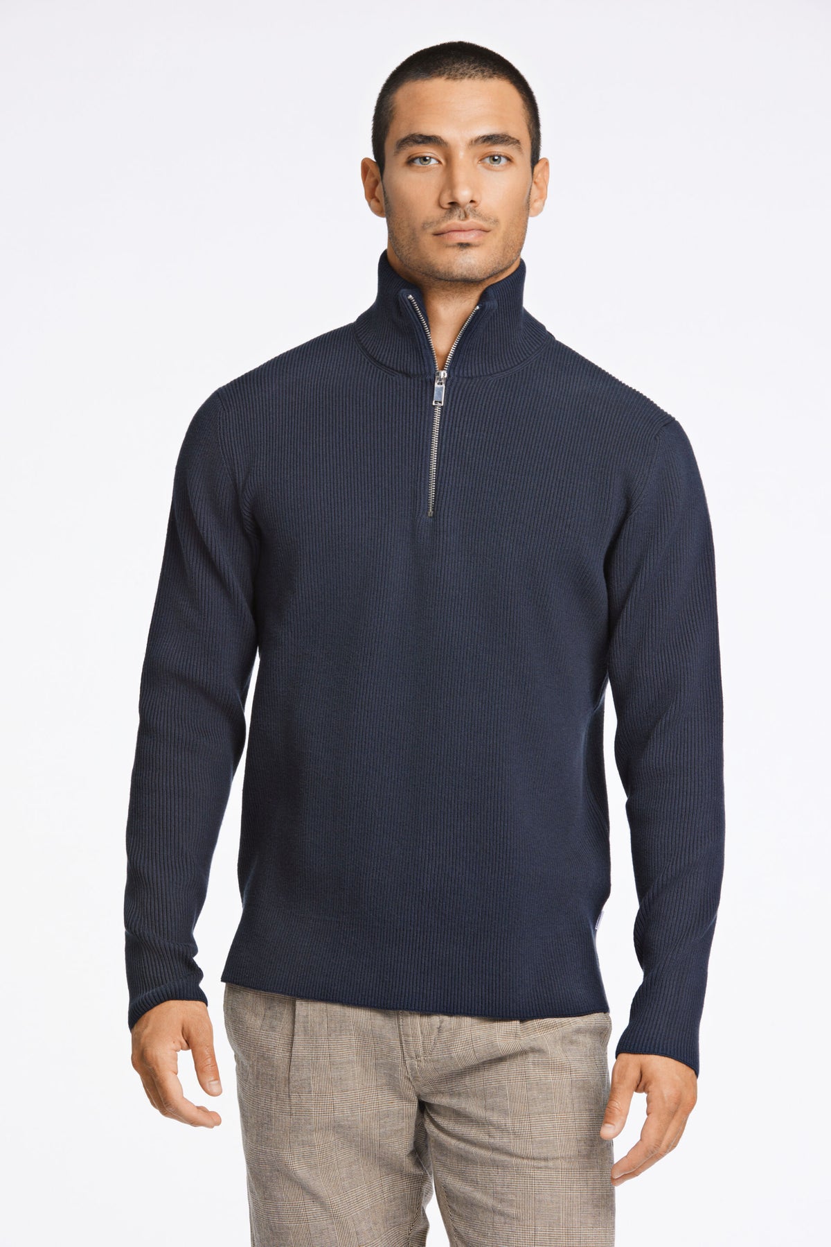 Half Zip Rib Knit Navy - modellbilde nærbilde forfra