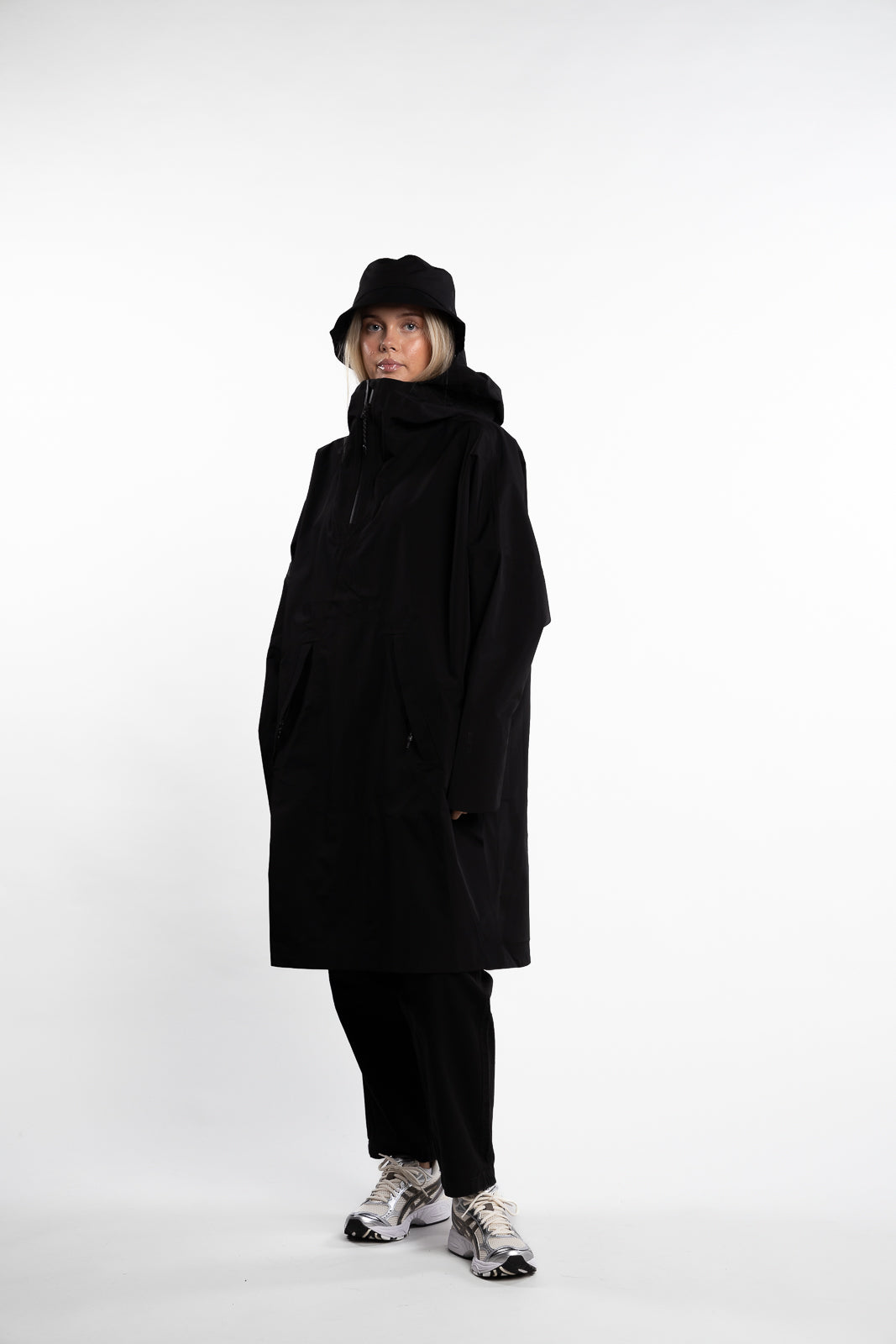 Aalesund Poncho - Black