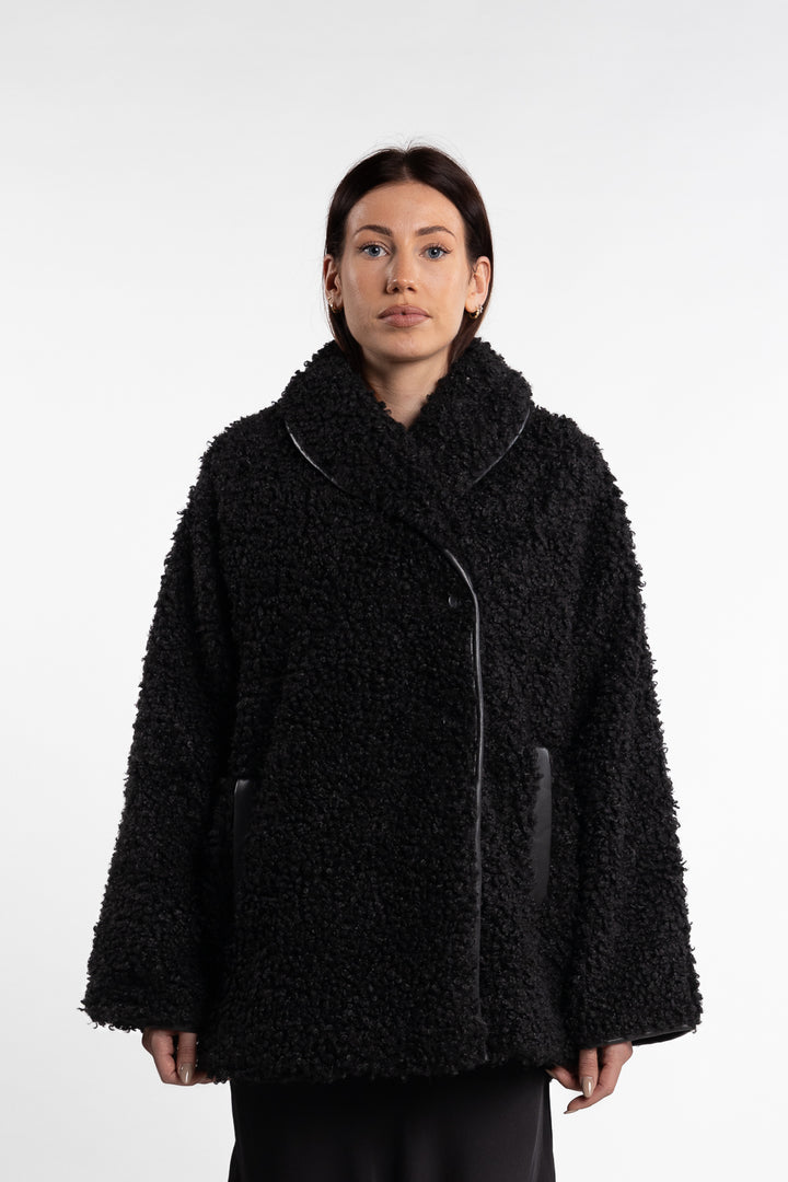 Muffe Coat- Black