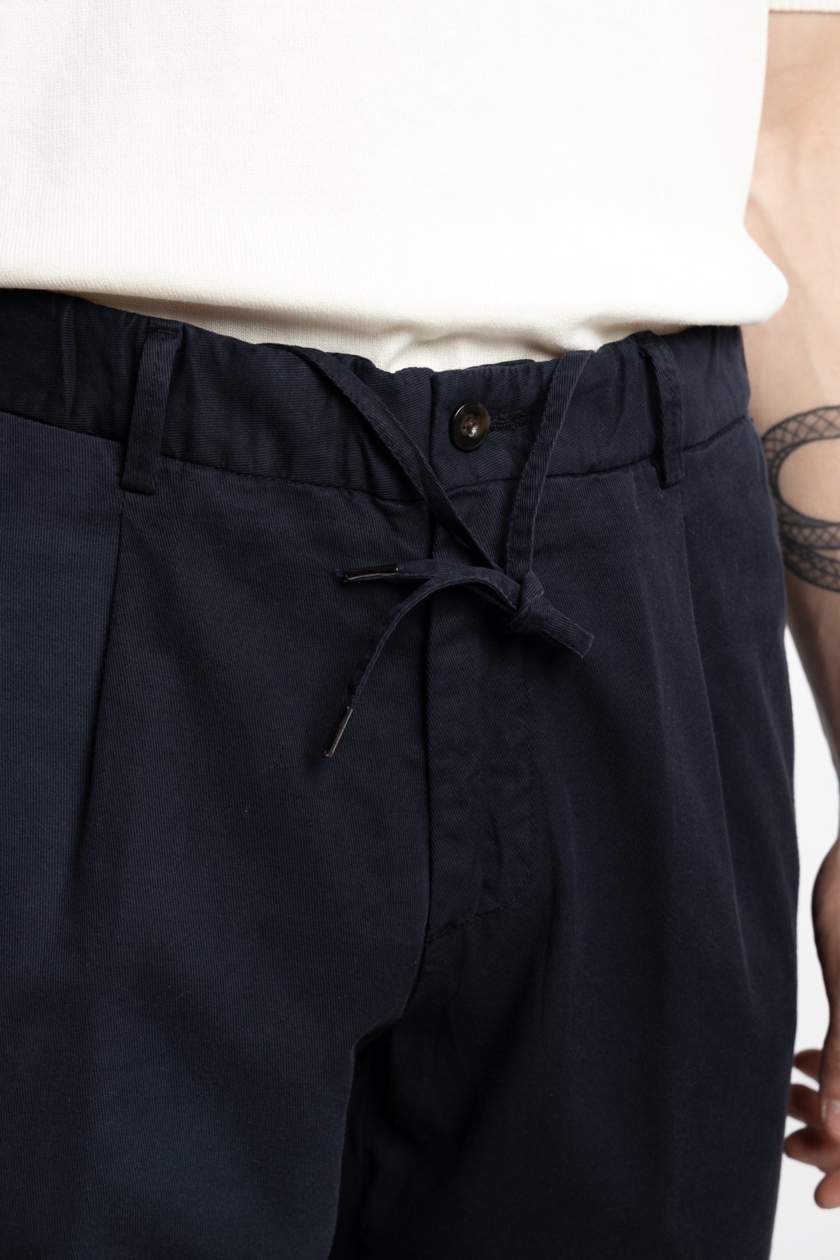 Capri Pleated Cotton/Linen Pant Navy