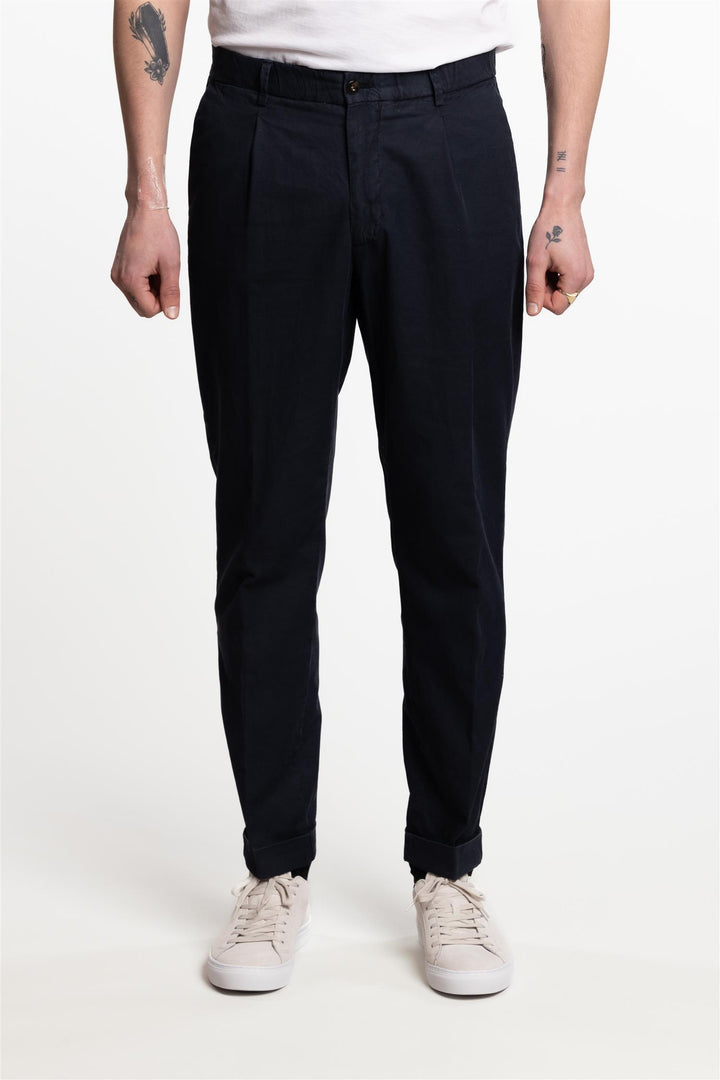 Capri Pleated Cotton/Linen Pant Navy