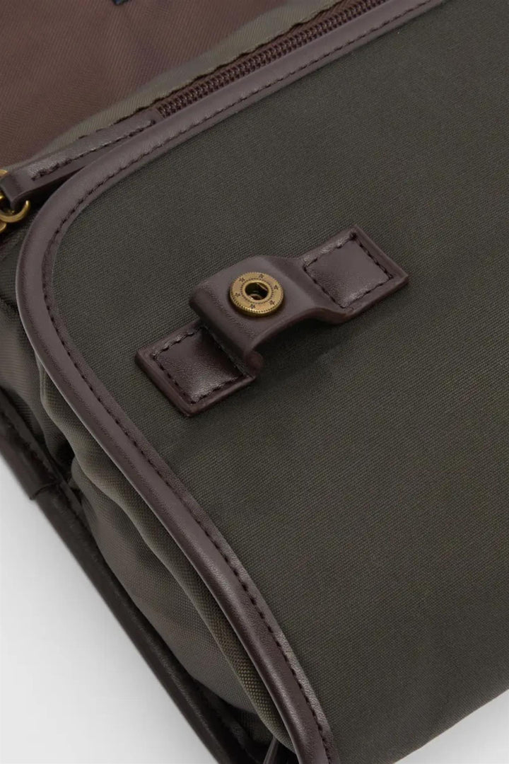 Wax Hanging Washbag Olive/Beacon