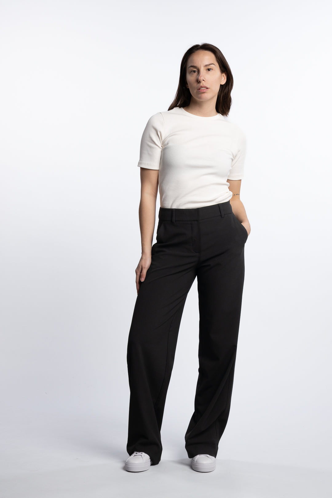 DenaFV Regular - Black