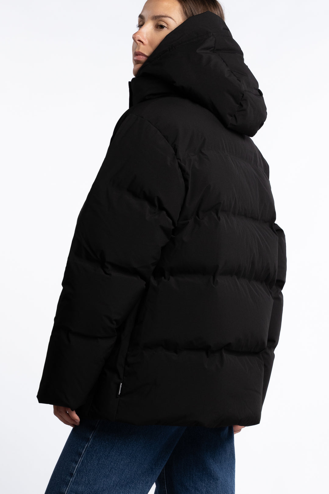 Besseggen Down Jacket- Black