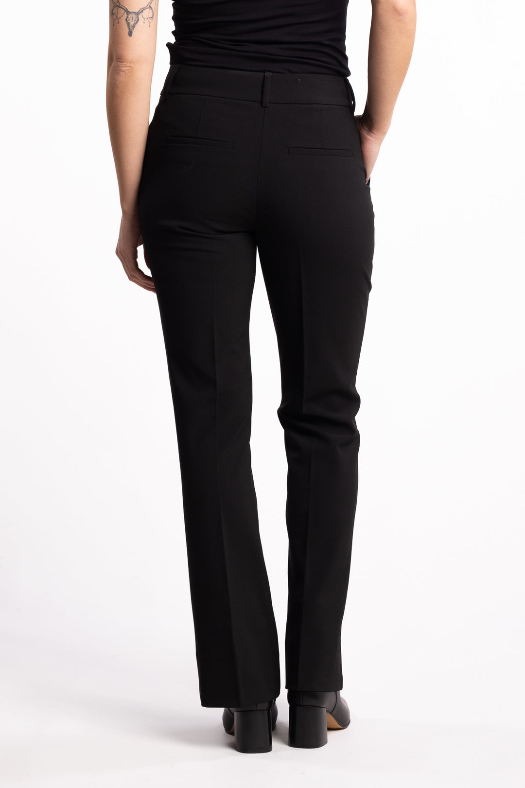 ClaraFV Regular - Black