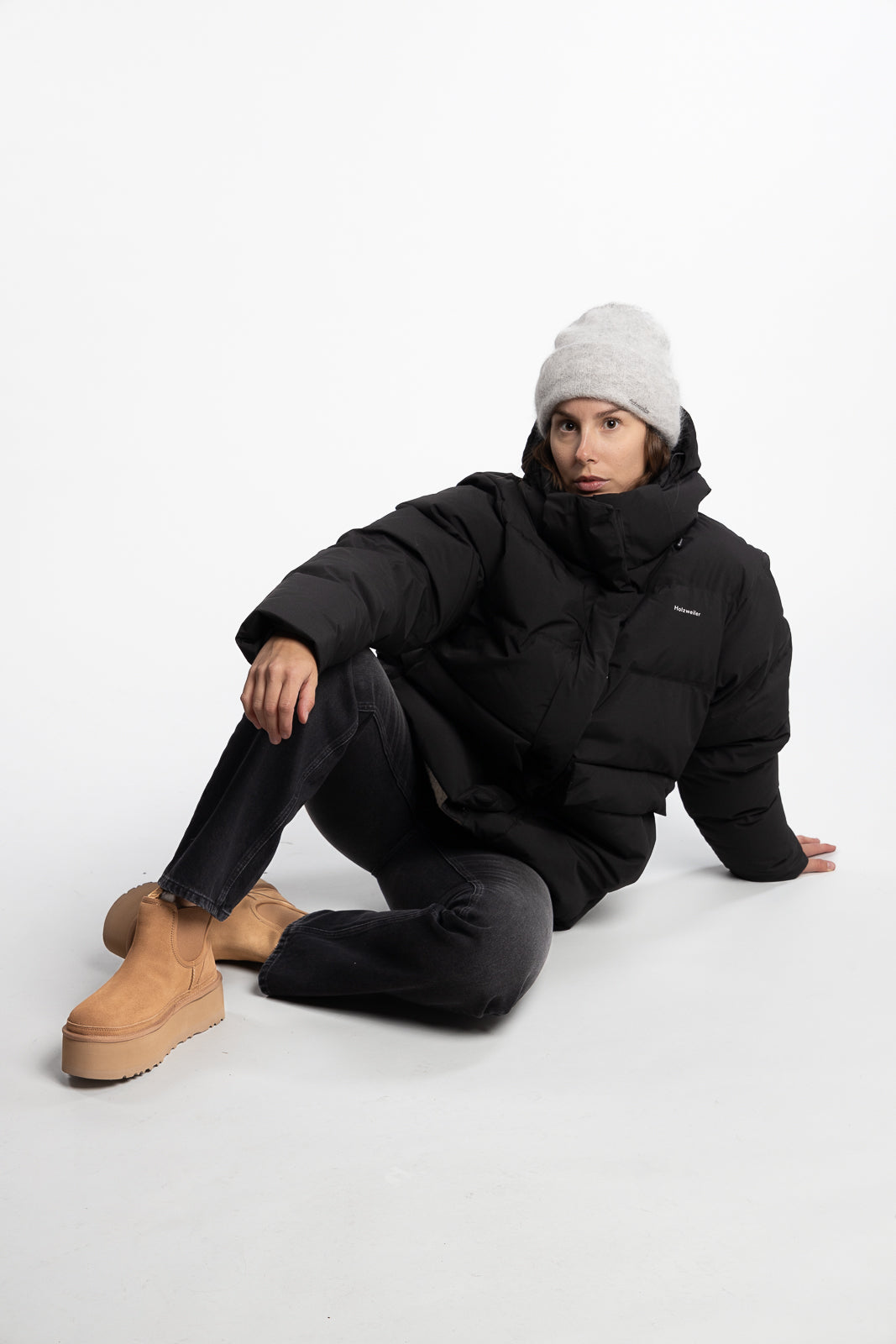 Besseggen Down Jacket- Black