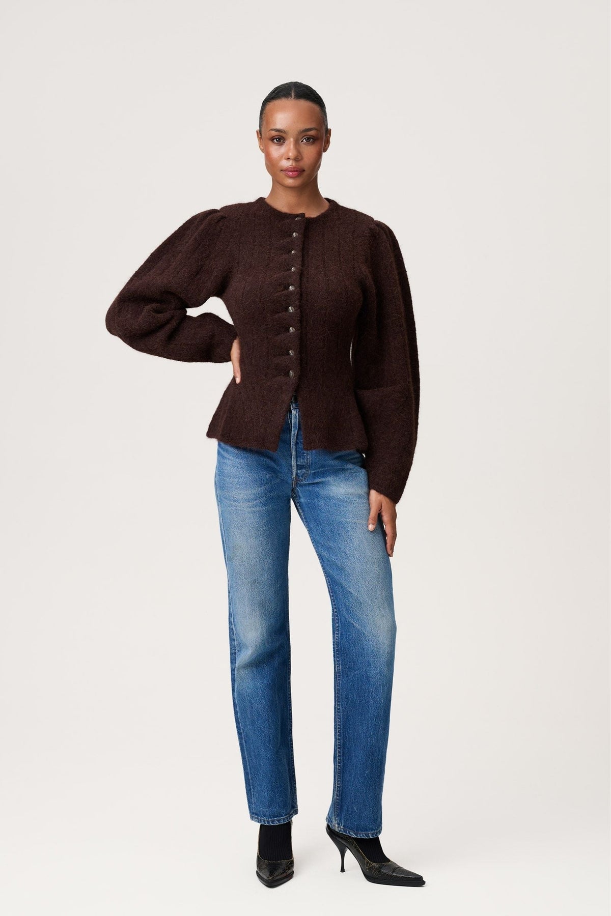 Adoore Arolla Cardigan Brown - modellbilde
