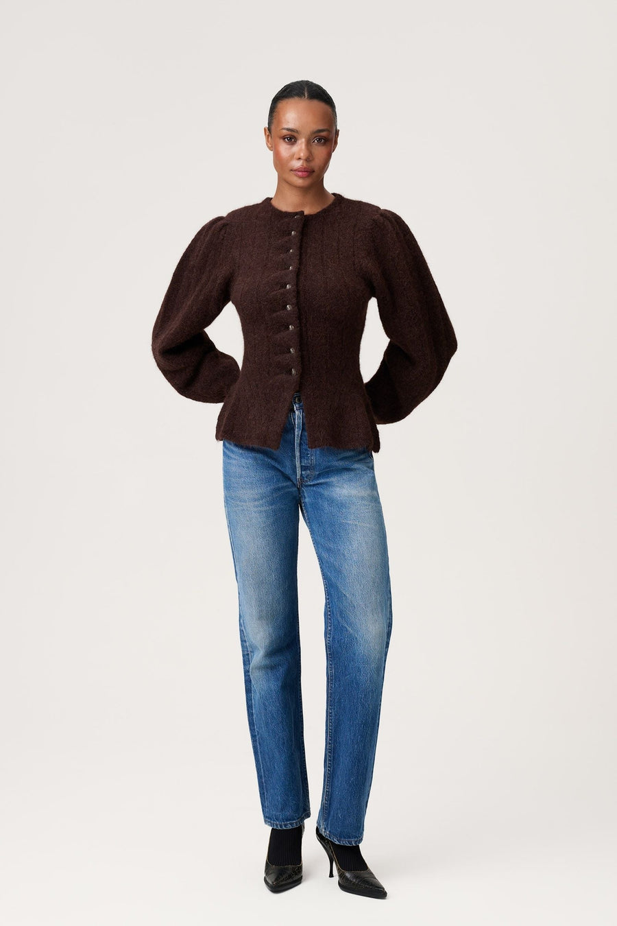 Adoore Arolla Cardigan Brown - modellbilde
