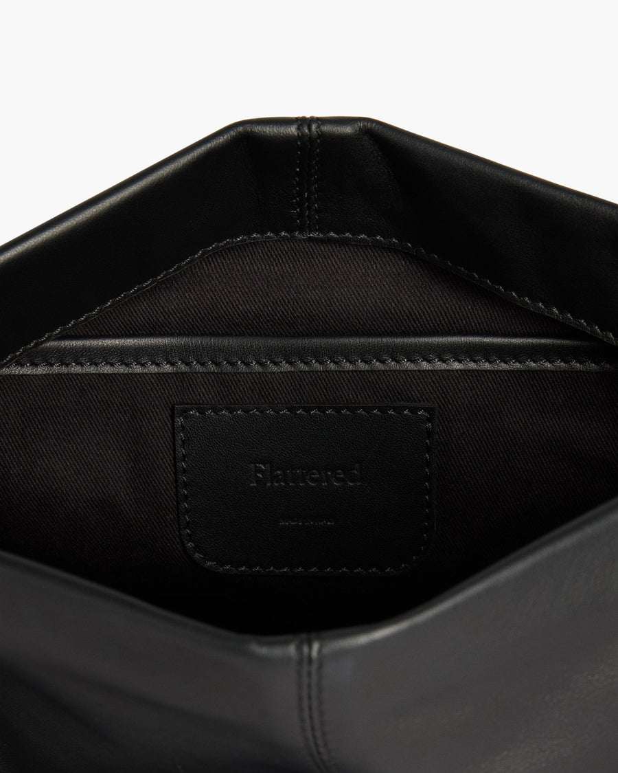 Clay Clutch Black - detalj innside