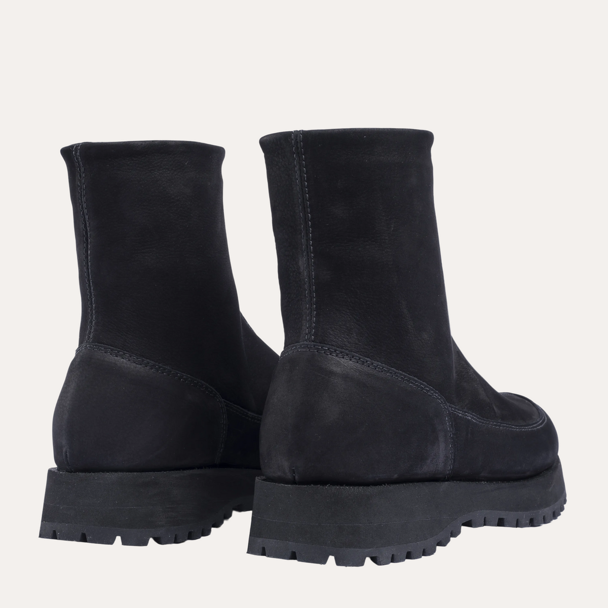 Este Black Nubuck