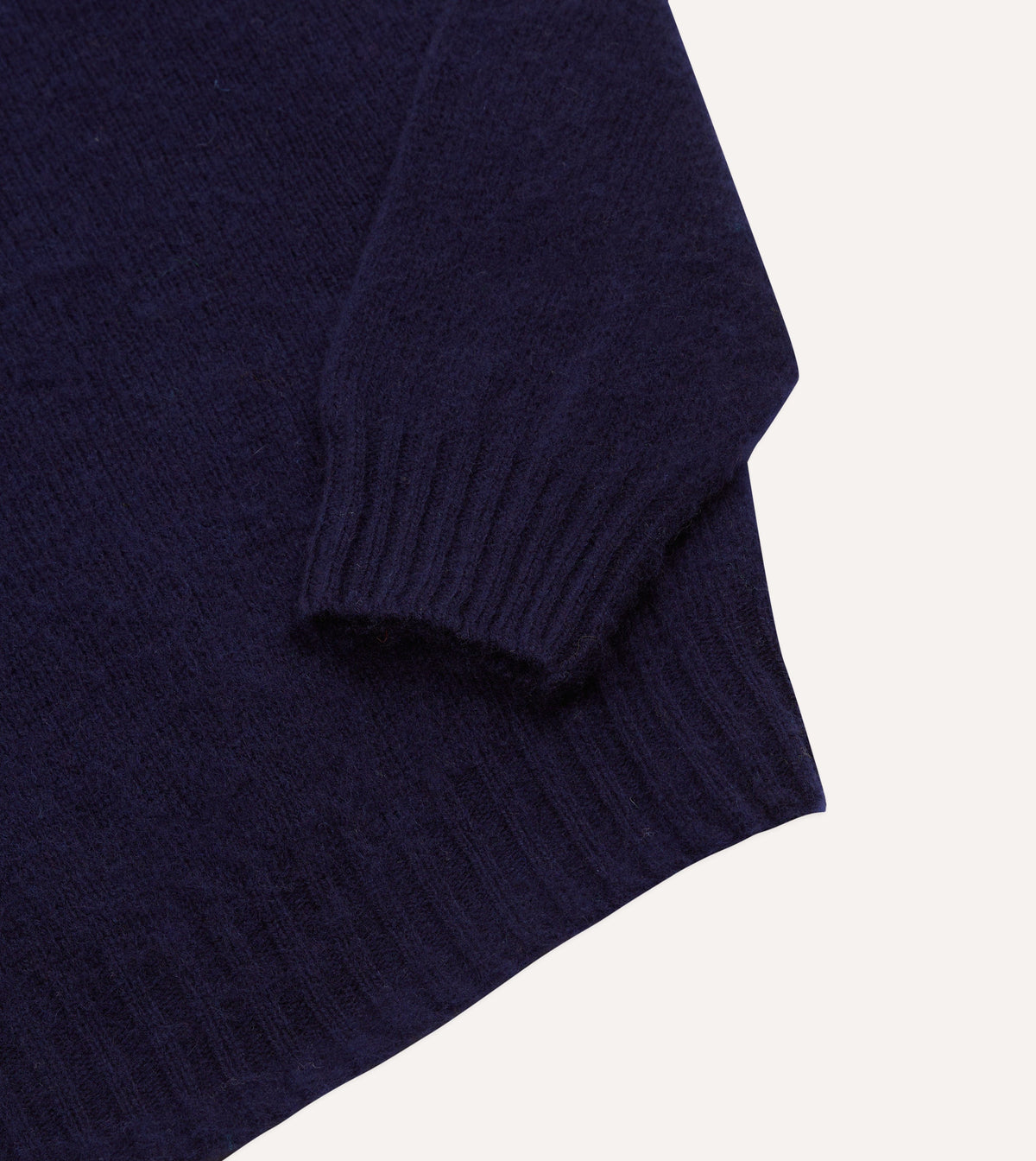 Brushed Shetland Crew Neck Jumper Navy – detalj