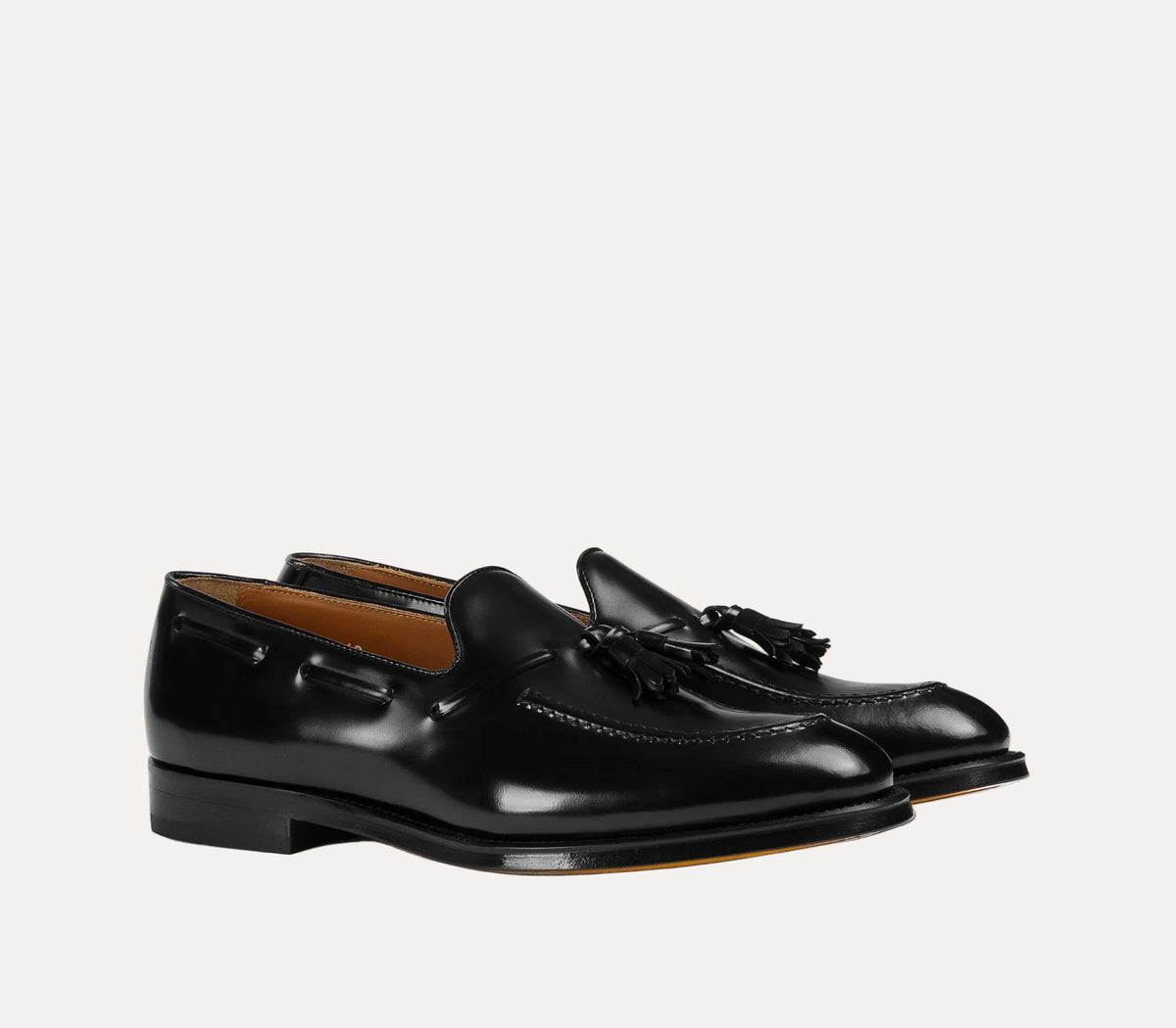Doucal's Tassel Loafer Black Leather - vinklet