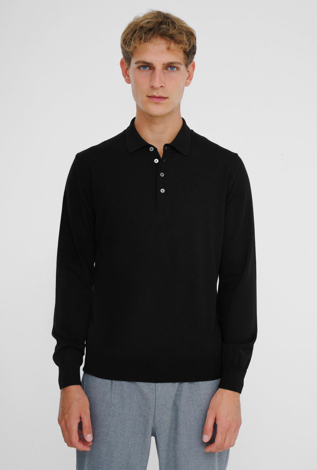 Polo Button Black – modellbilde 1