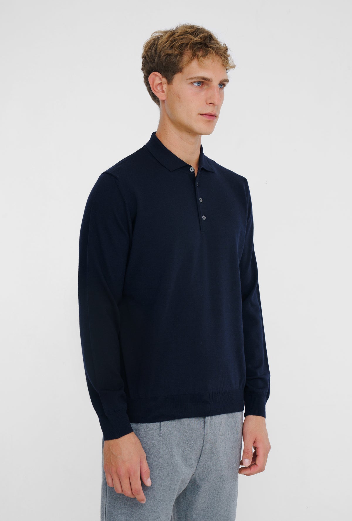 Polo Button Navy – modellbilde 2