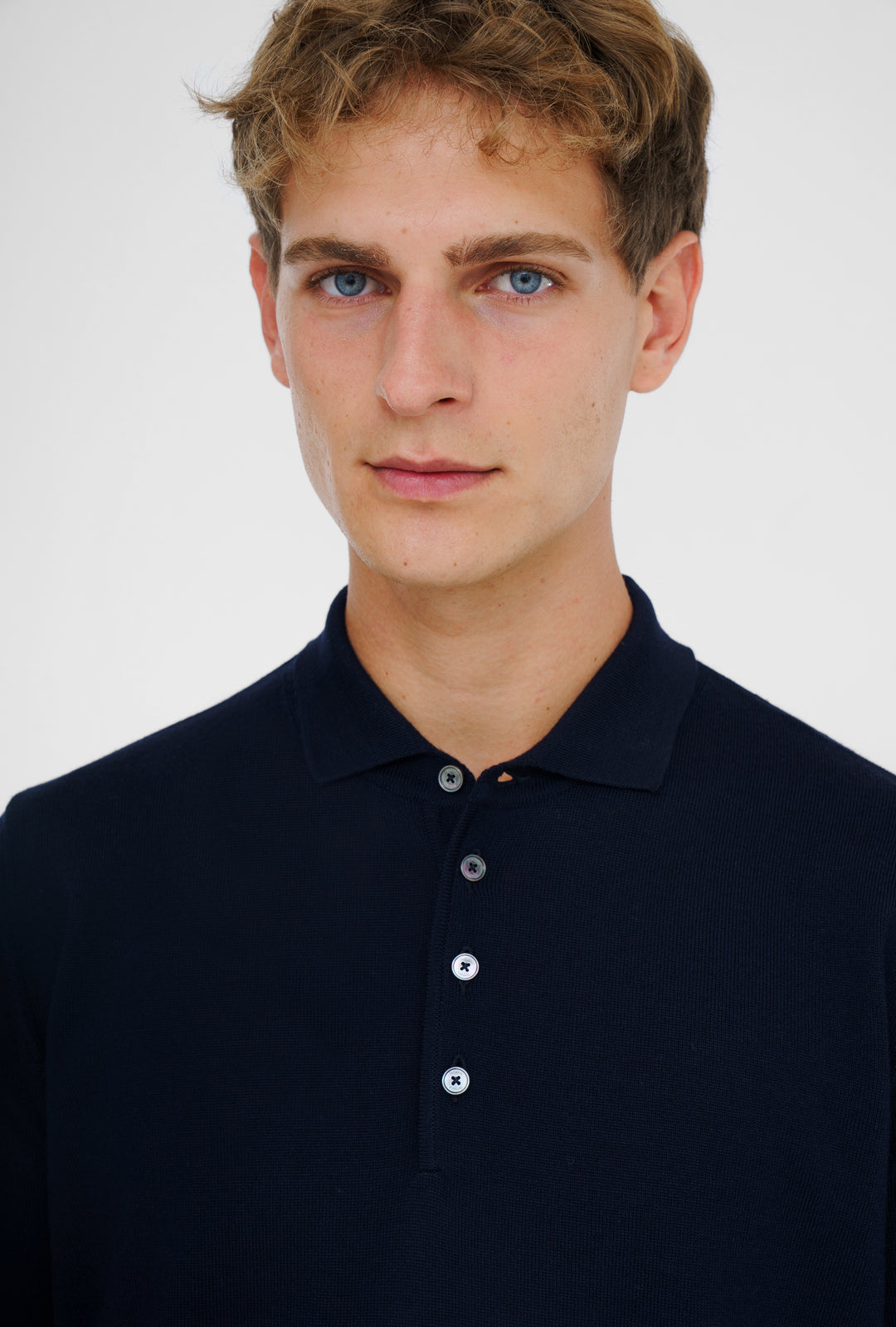 Polo Button Navy – modellbilde 1
