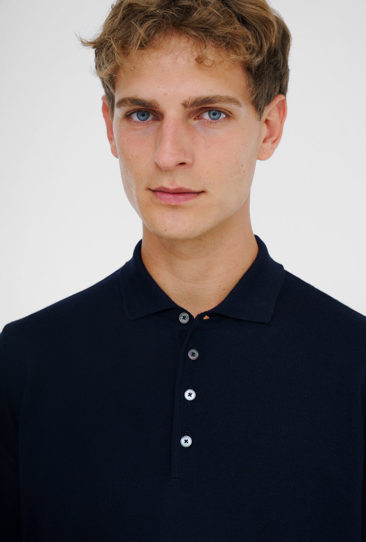 Polo Button Navy – modellbilde 1