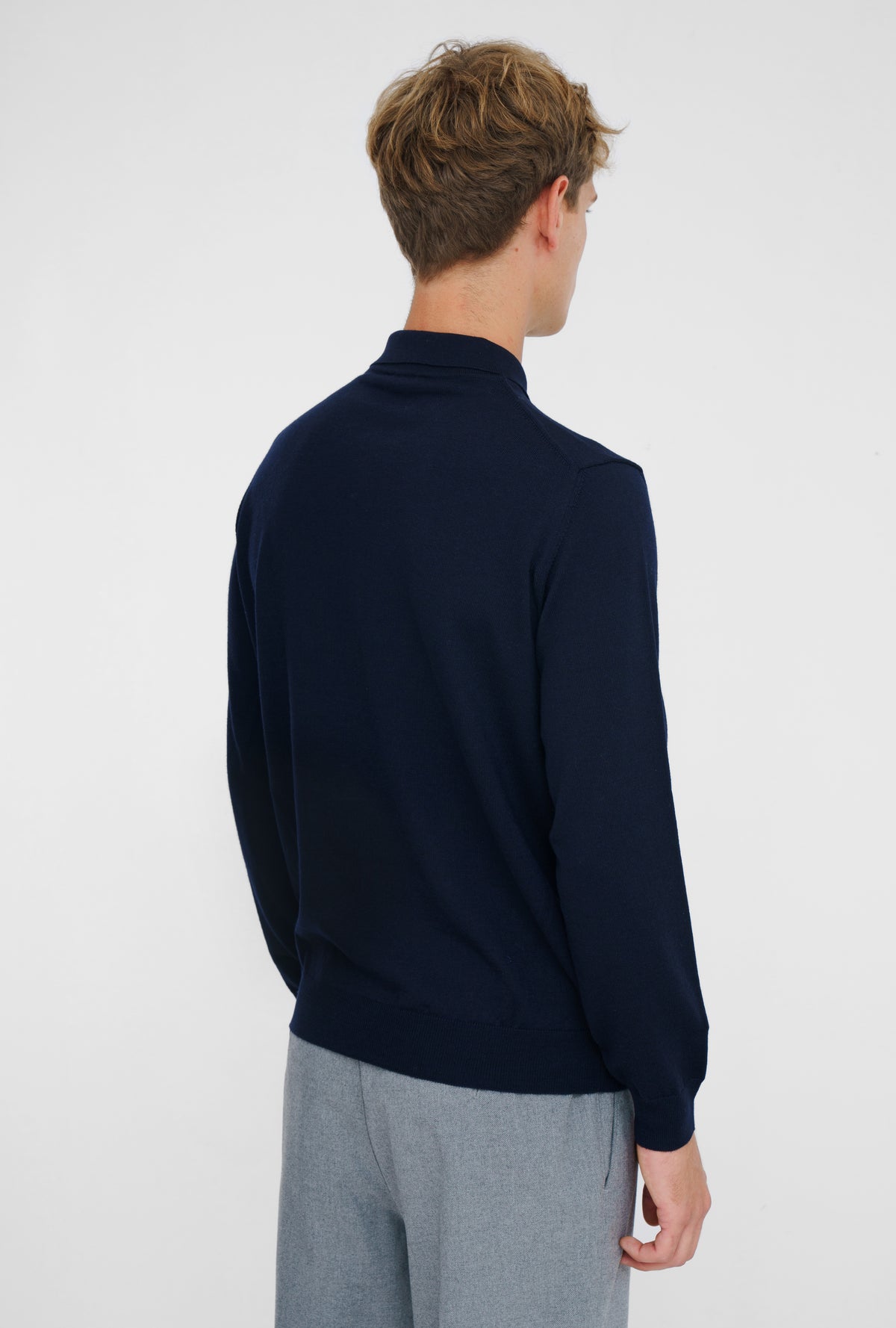 Polo Button Navy – modellbilde 3