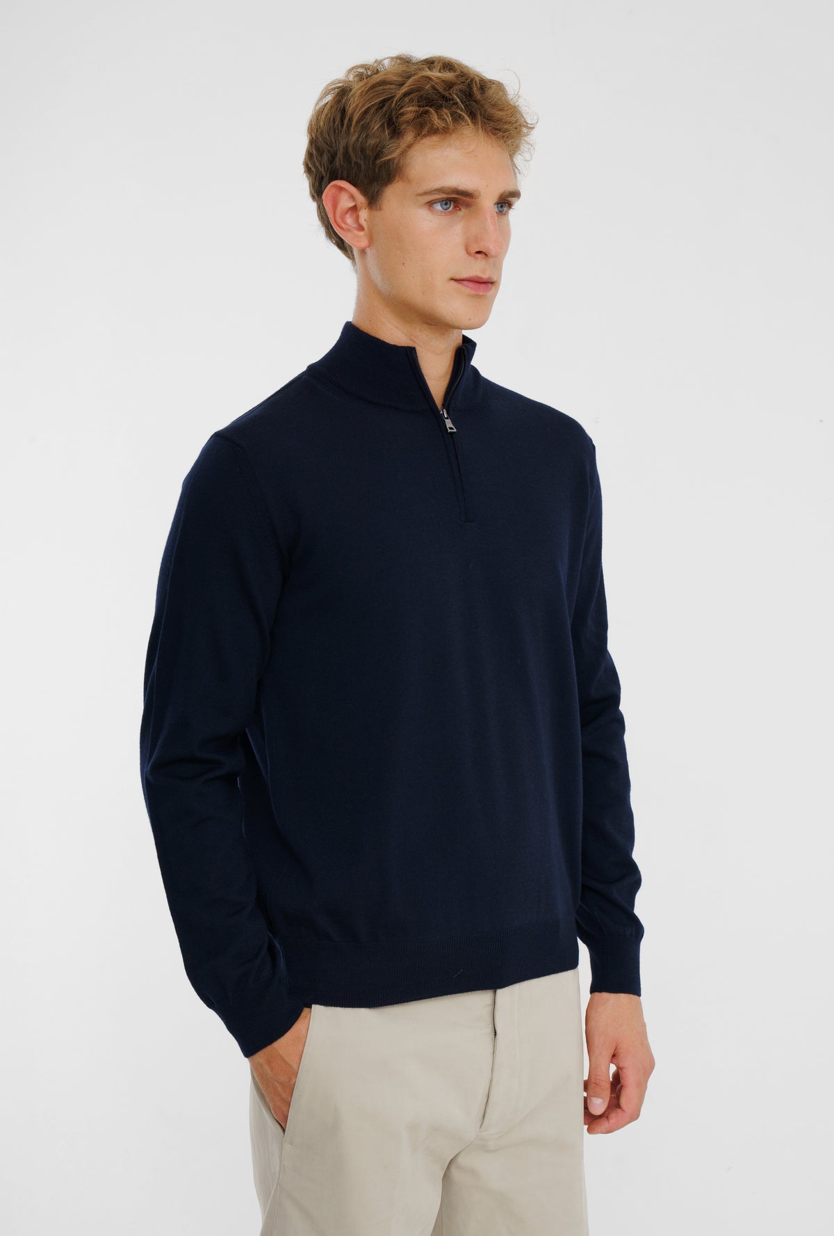 Merino Wool Half Zip Navy – modellbilde