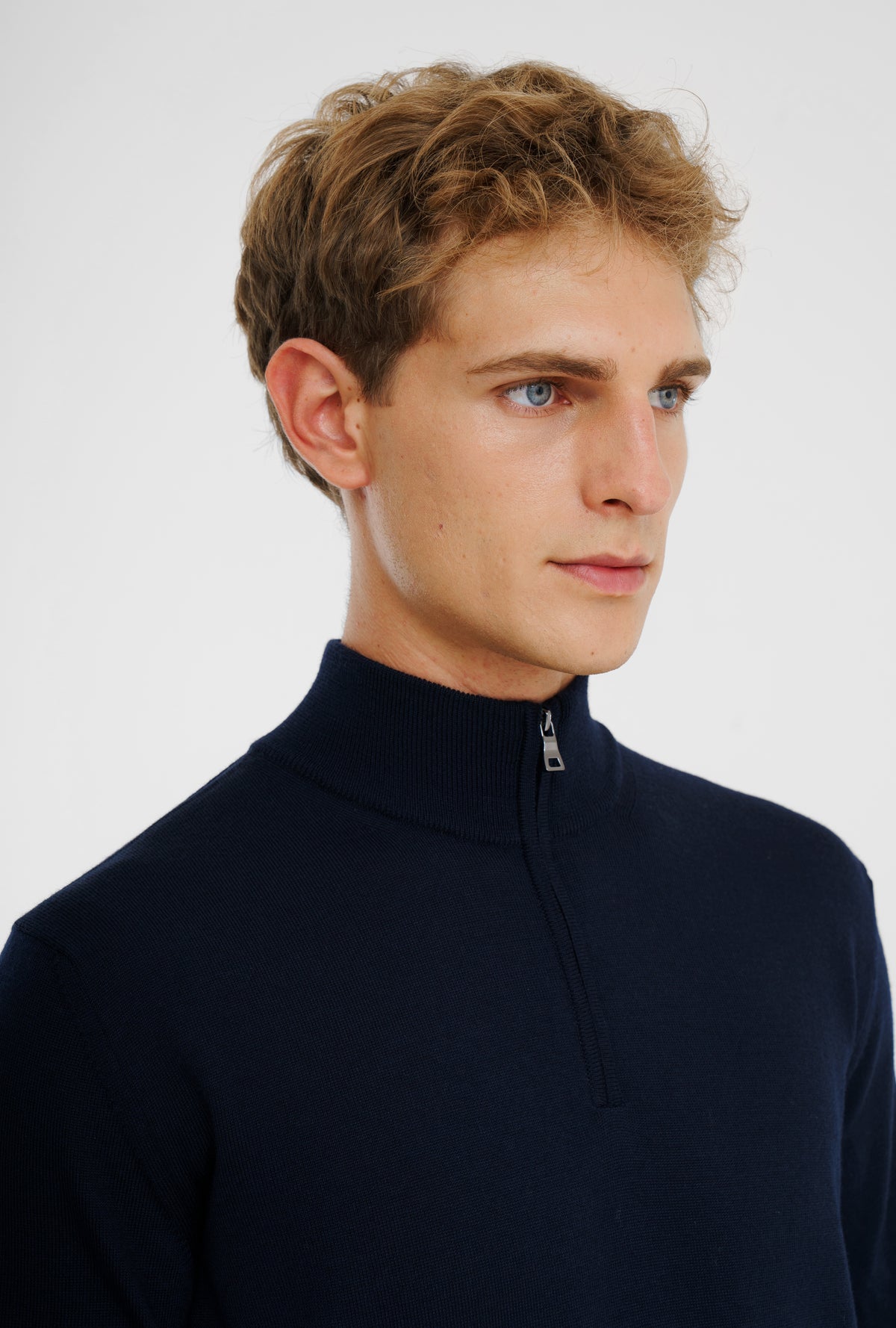 Merino Wool Half Zip Navy – modellbilde
