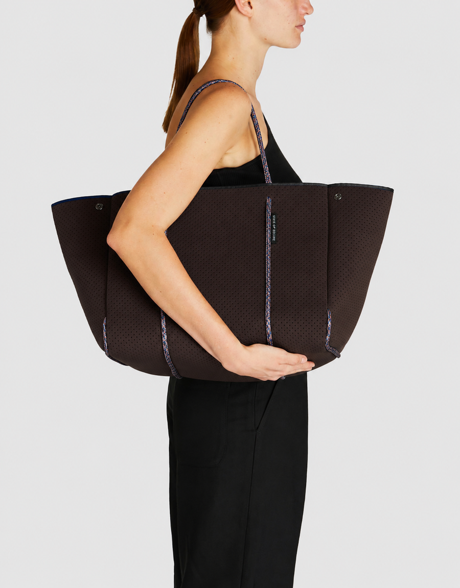 Escape Tote- Cacao/Electric Blue