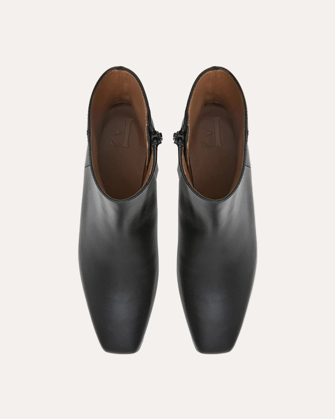 Rami Leather Black - packshot ovenfra