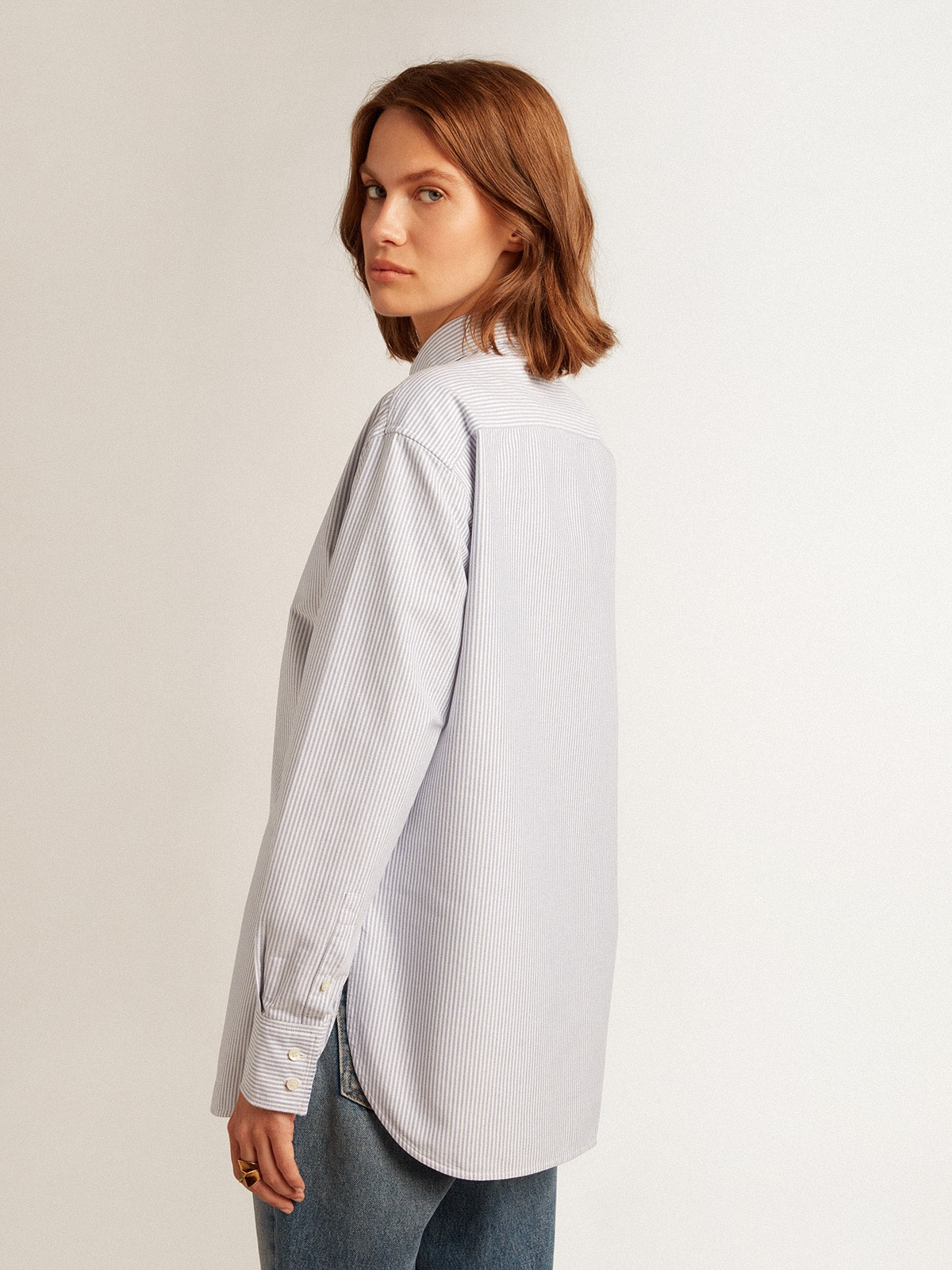 Golden W´s Boyfriend Shirt Striped Oxford Shirt – på modell fra siden