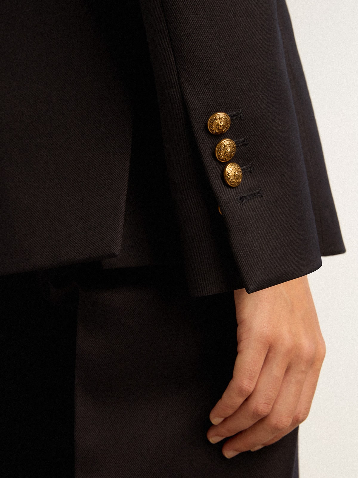 Golden W´s Double Breasted Blazer Compact Gabardine Wool – detalj av knapper