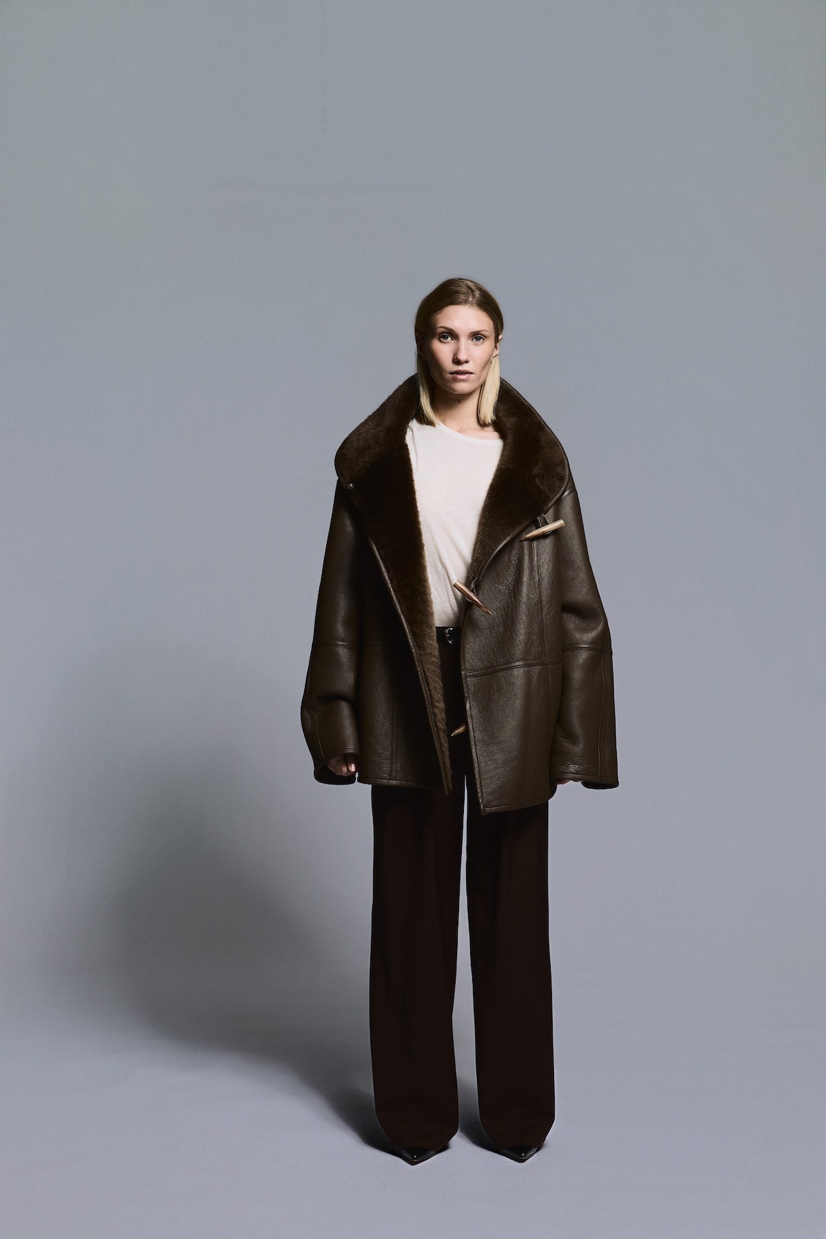 Hawk Jacket Midi Cacao - modellbilde forside