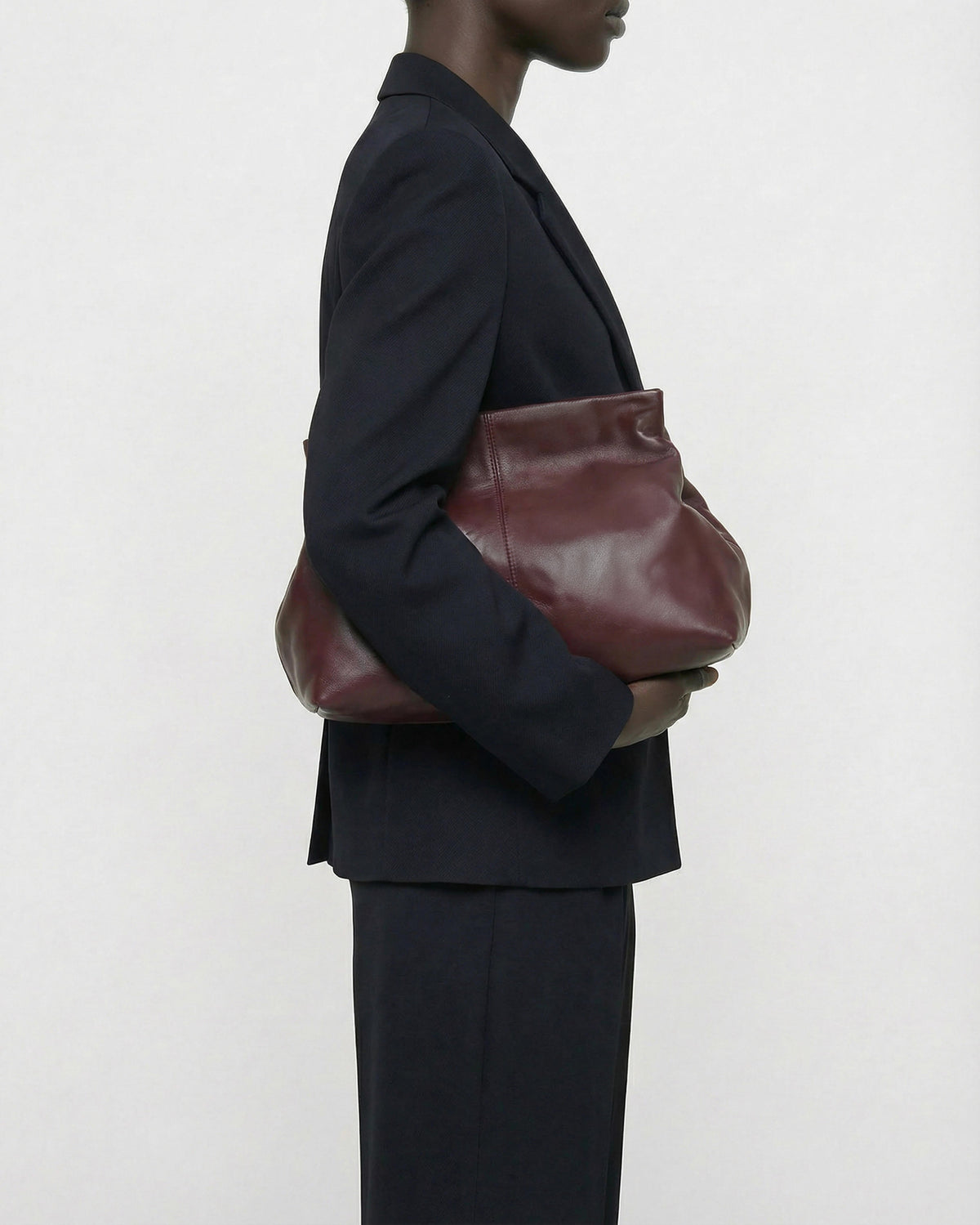 Clay Clutch Burgundy - modellbilde