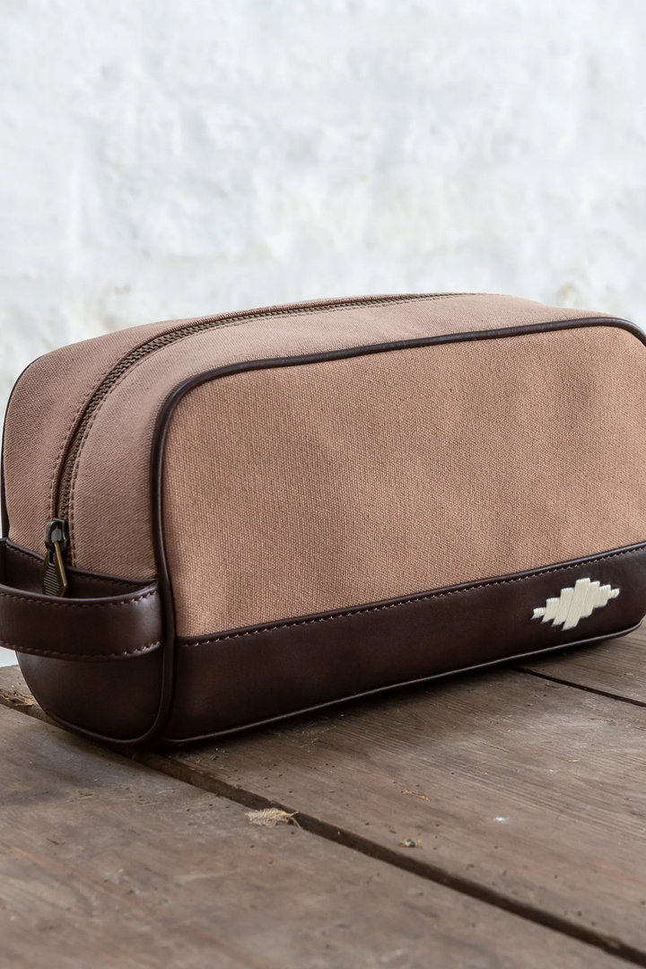 Hombre Washbag Sand
