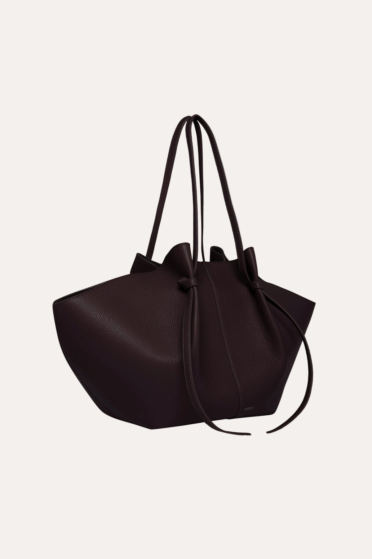 Large Mochi Cassis Pebble Grained Leather - packshot vinklet