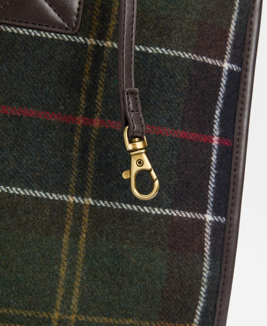 Nærbilde av krok og tartan