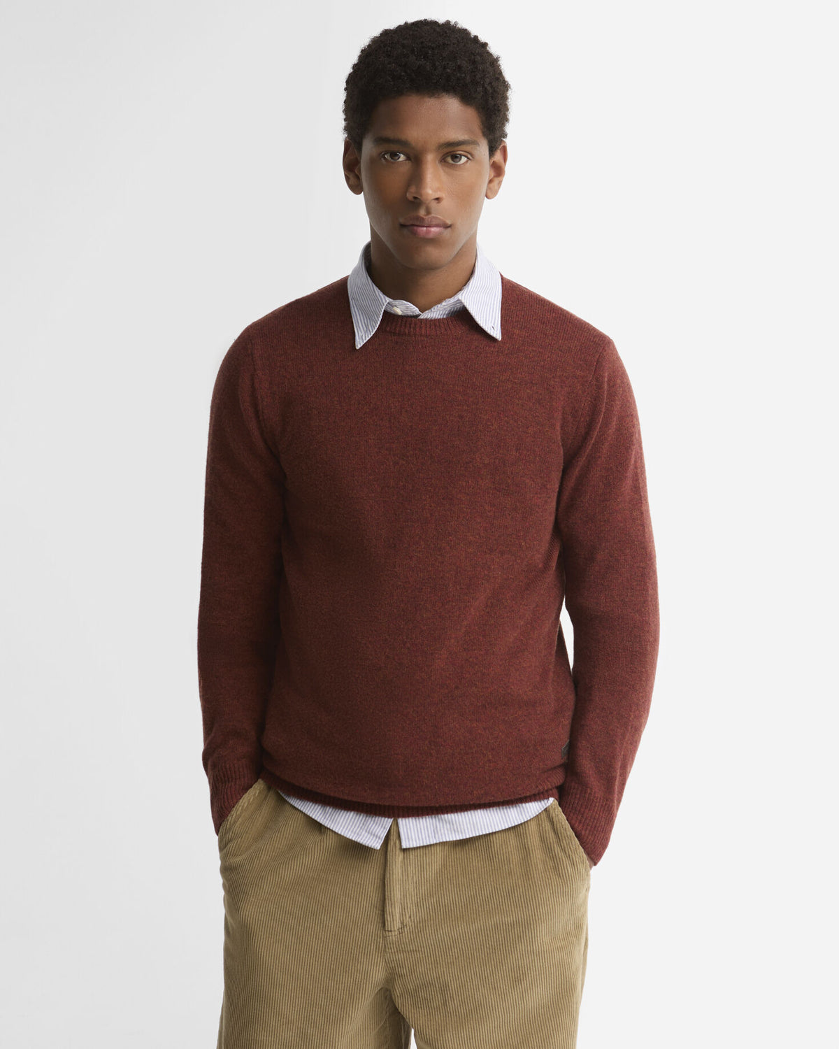 Essential Patch Crew Neck Sweater Russet - modellbilde forfra
