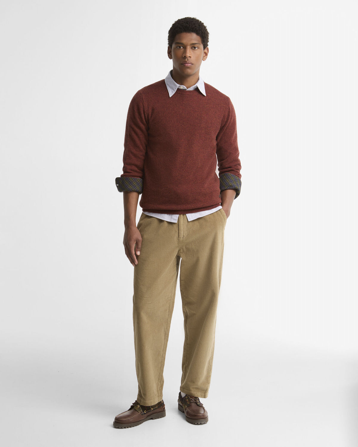 Essential Patch Crew Neck Sweater Russet - modellbilde stil